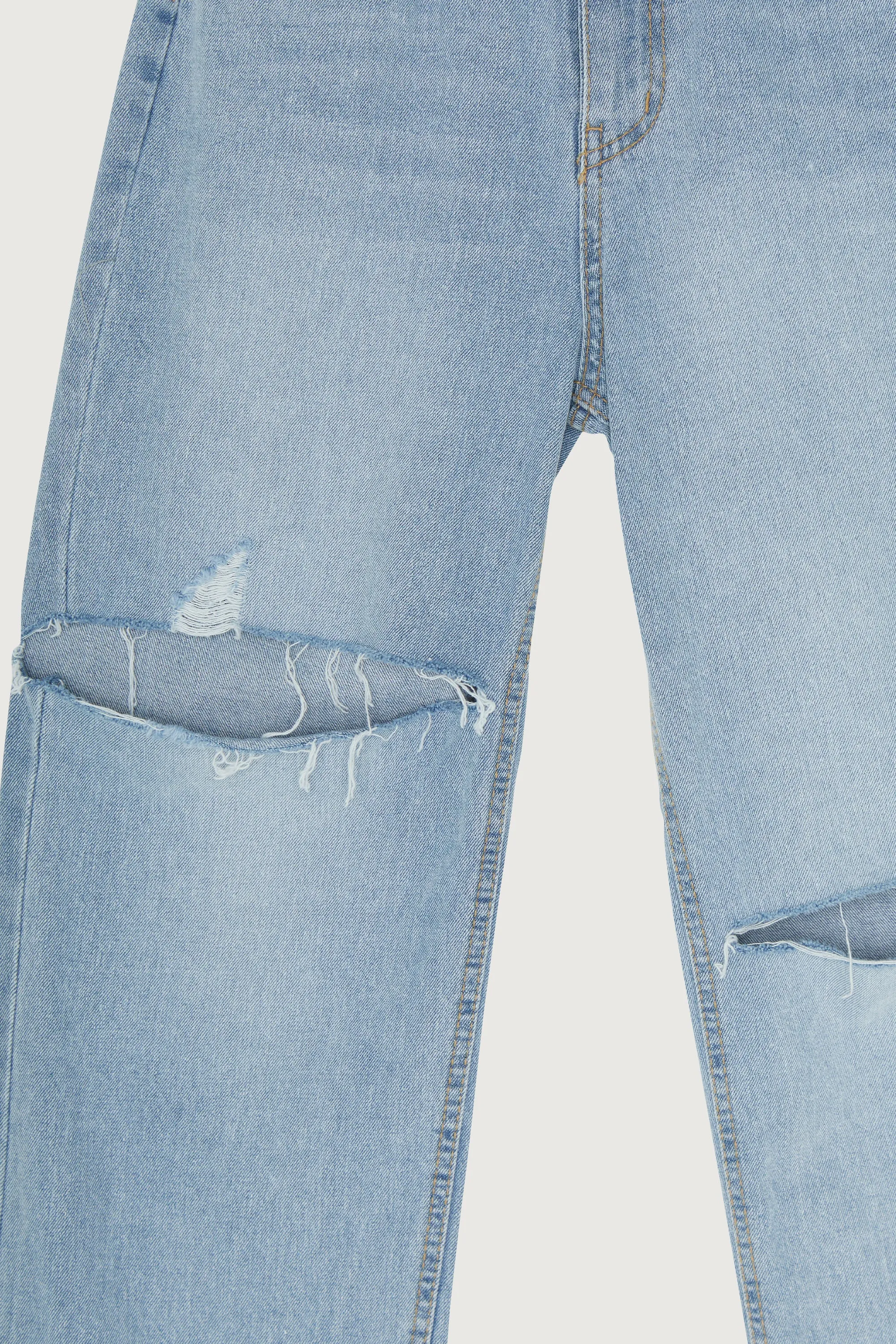 STRAIGHT LEG JEAN WITH DISTRESSING